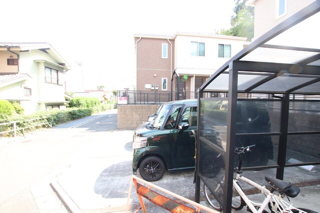 物件外観写真3　(駐車場要空き確認)