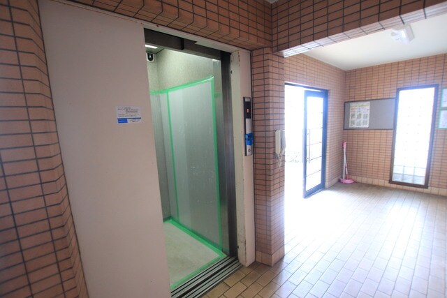 物件外観写真6　(エレベーター)