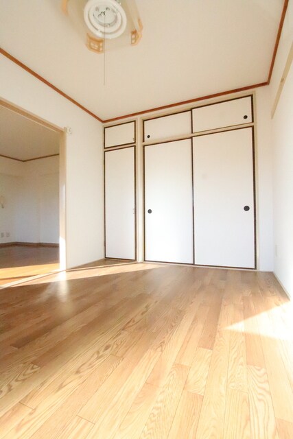 物件内観写真10　(6帖の洋室)