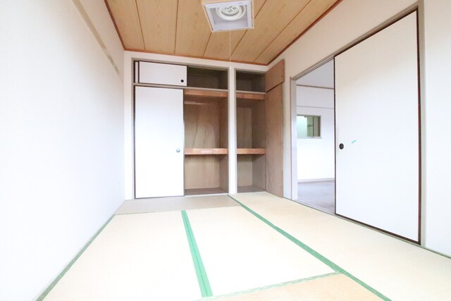 物件内観写真11　(和室のお部屋です♪（照明は設備ではありません))