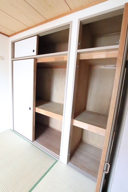 物件内観写真18　(押し入れ収納です♪)