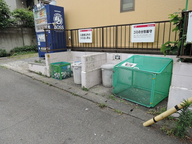 物件外観写真4　(敷地内ゴミ置場)