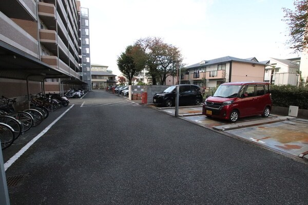 駐車場(敷地内駐車場（サイズ制限有・要空き確認）)