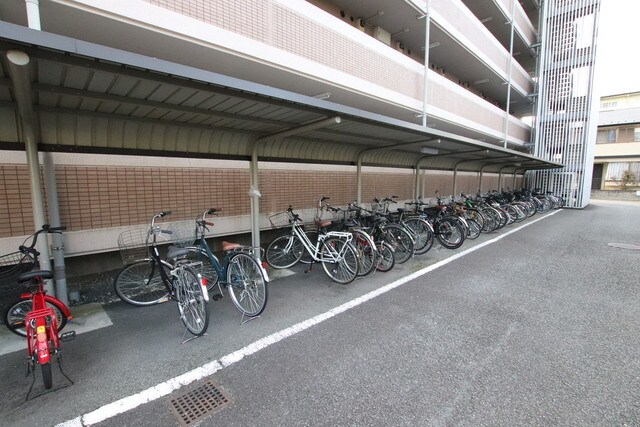 物件外観写真6　(駐輪スペース)
