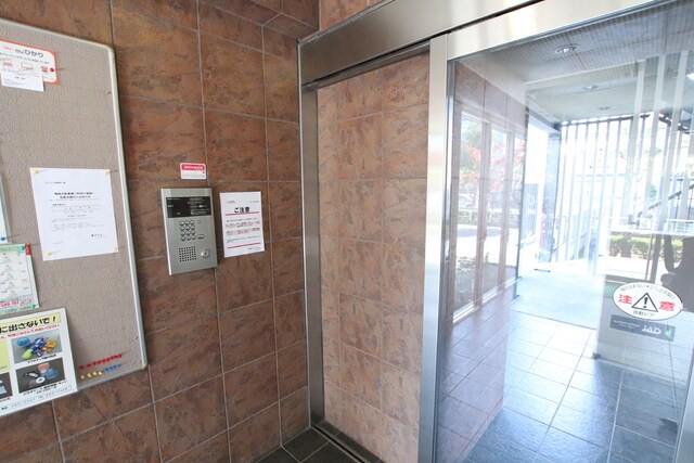 物件外観写真7　(オートロック完備)