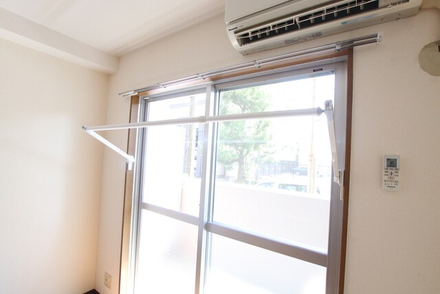 物件内観写真30　(室内物干し機です)