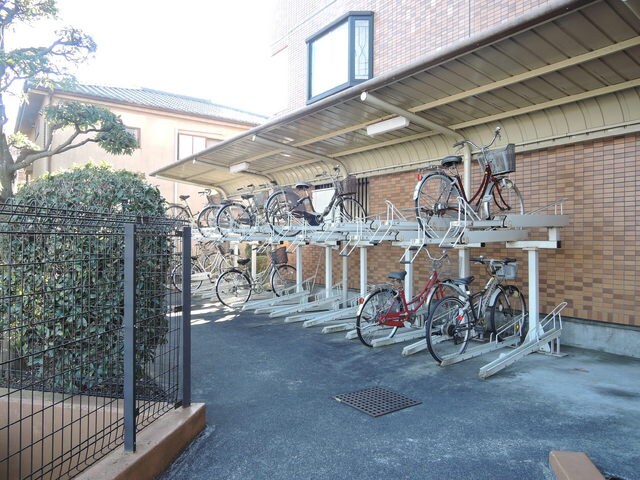 物件外観写真4　(駐輪場)