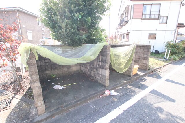 物件外観写真4　(敷地内ごみ置き場です♪)