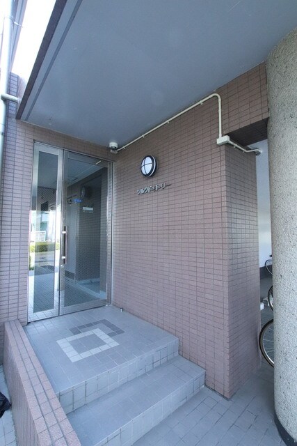 物件外観写真4　(エントランスです♪)