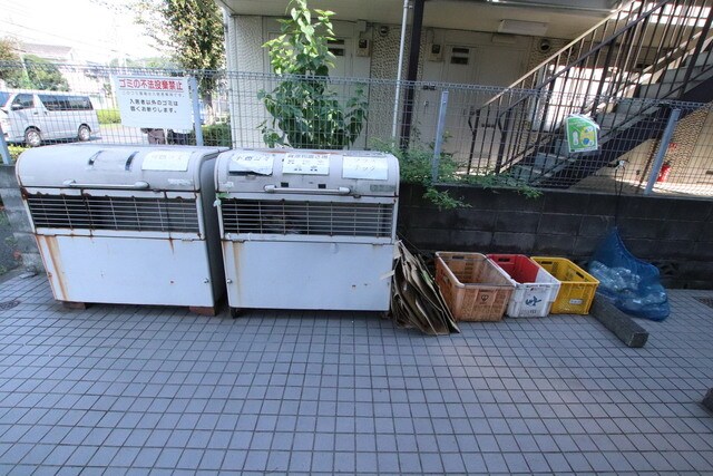 物件外観写真6　(ゴミ捨て場です♪)