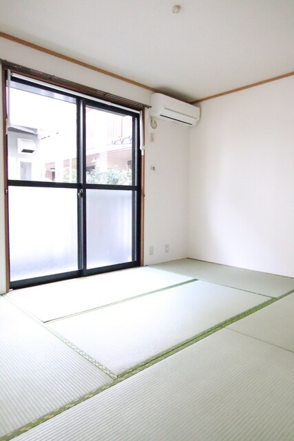 寝室(6帖の和室)