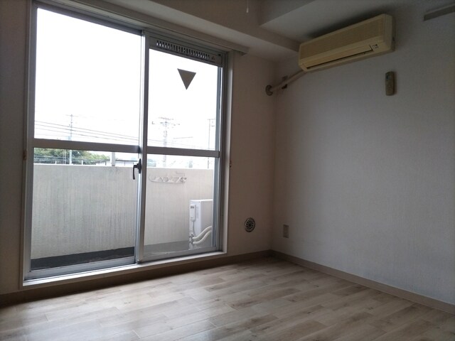 物件内観写真8　(6.2帖の居室です♪)