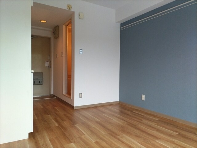 物件内観写真9　(6帖の居室です♪)