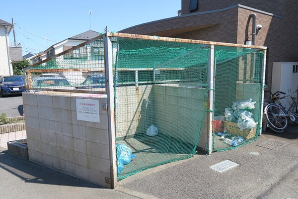 共用設備(敷地内に入居者様用のごみ置き場あります)