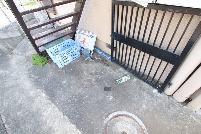 物件外観写真5　(ゴミ置き場です♪)
