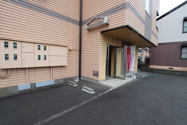物件外観写真2　(駐車場（要空き確認）)