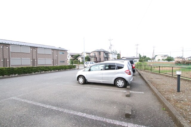 物件外観写真4　(駐車場（要空き確認）)