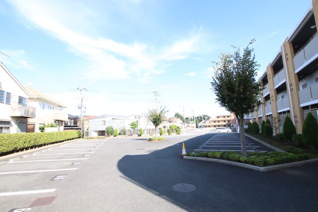 物件外観写真4　(駐車場（要空き確認）)