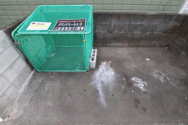 物件外観写真6　(ゴミ置き場)