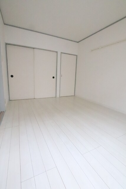 物件内観写真12　(6帖の洋室)