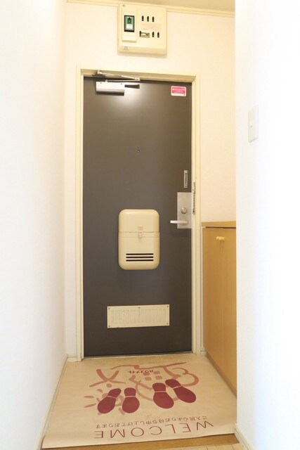 物件内観写真16　(玄関)