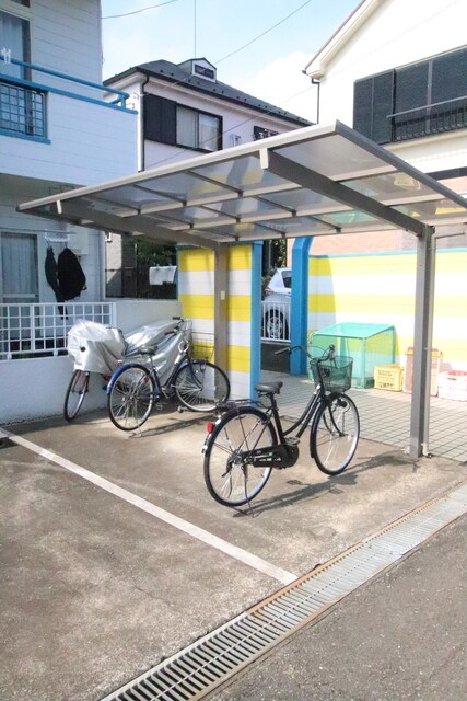 物件外観写真4　(屋根付き駐輪場)