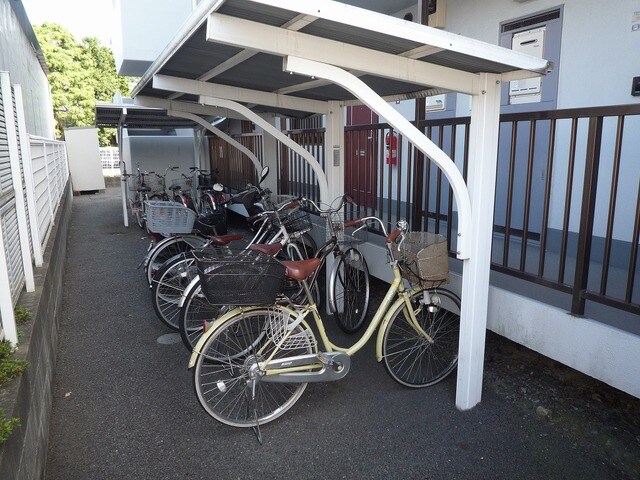 物件外観写真4　(駐輪場)