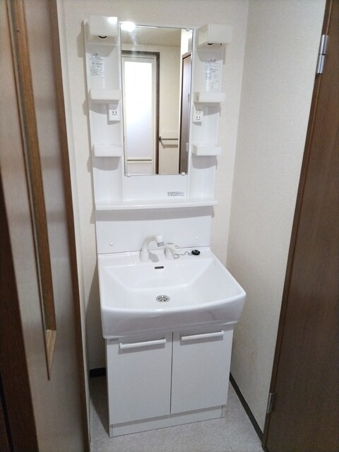 物件内観写真13　(独立洗面台です)