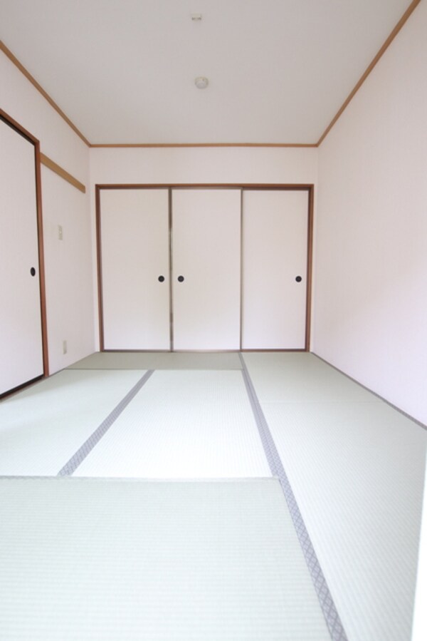 居室(6帖の和室)