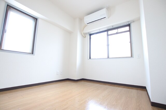 物件内観写真10　(★【洋室4.9帖】★)