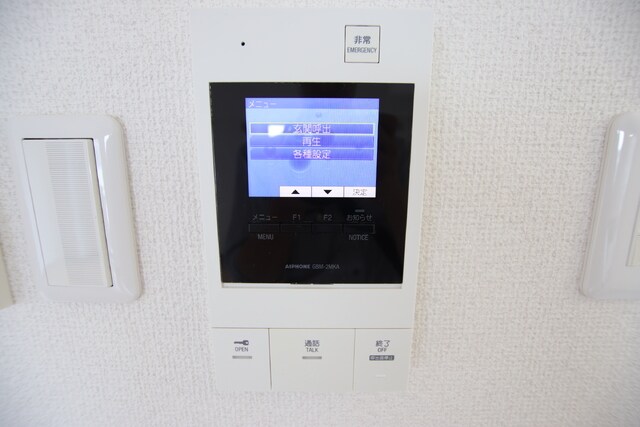 物件内観写真17　(★モニター付インターホン・訪問者が確認できて安心です★)