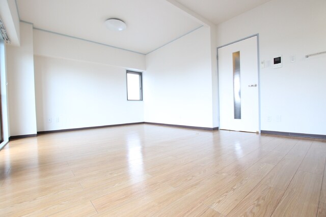 物件内観写真22　(★【LDK12.2帖】★※照明は残置物になります)