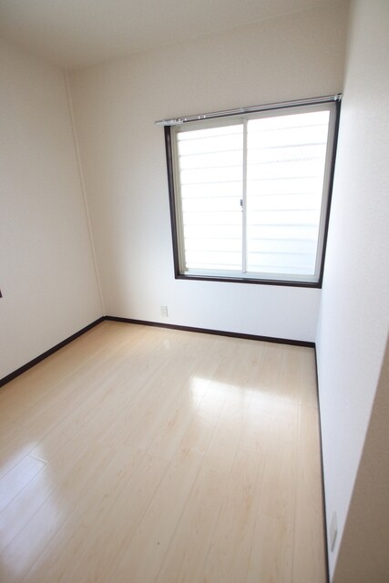 物件内観写真9　(4.5帖の洋室です♪)