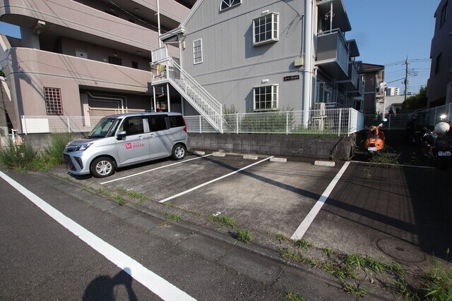 物件外観写真3　(敷地内駐車場（要空き確認）♪)