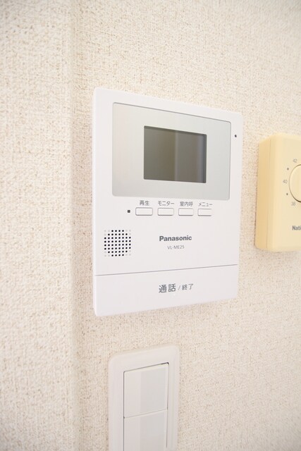 物件内観写真15　(TVモニター付きインターホンです♪)