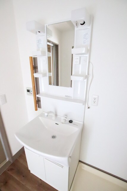 物件内観写真20　(シャワー付独立洗面化粧台)