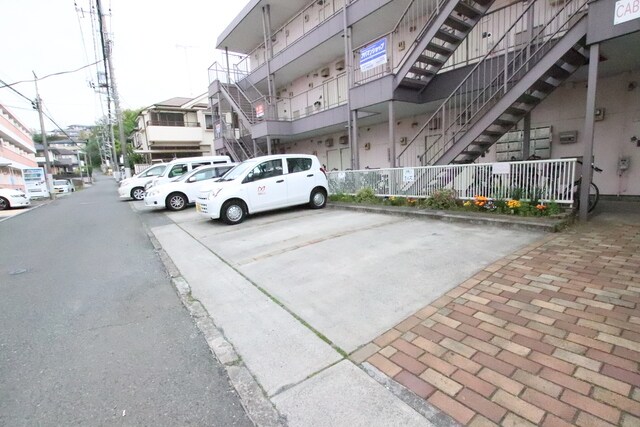 物件外観写真7　(駐車場♪)