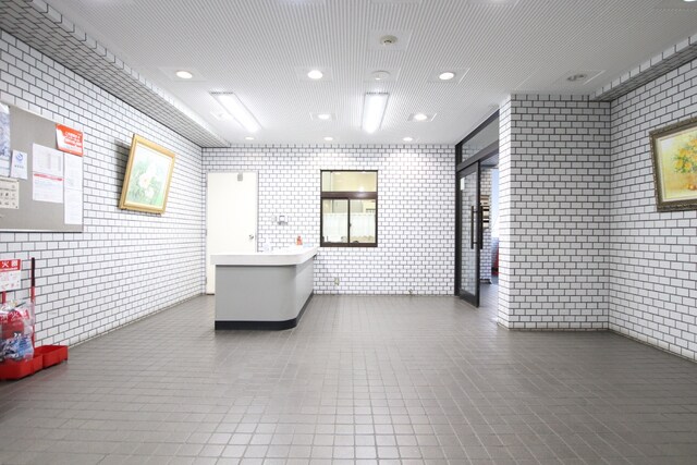 物件外観写真3　(ロビー)