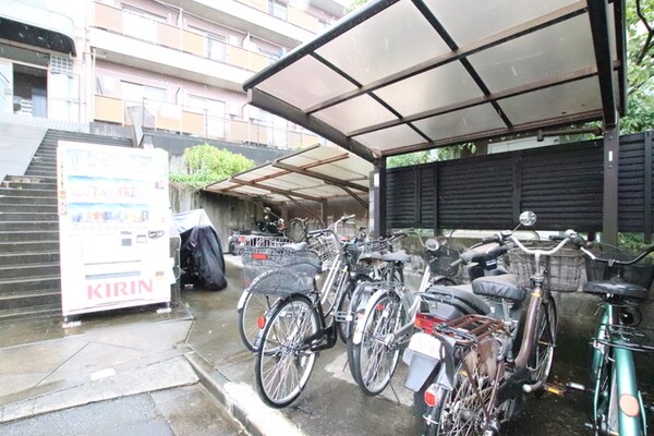 共用設備(屋根付き駐輪場)