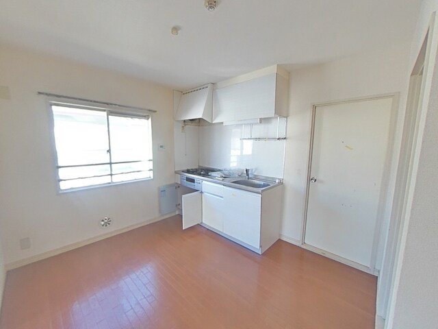 物件内観写真6　(キッチンです（クリーニング前）)