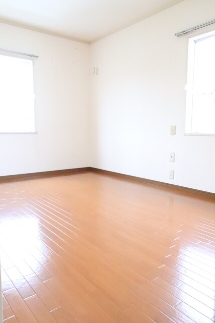 物件内観写真8　(6.1帖の洋室)