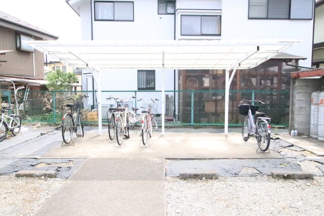 物件外観写真4　(駐輪場)