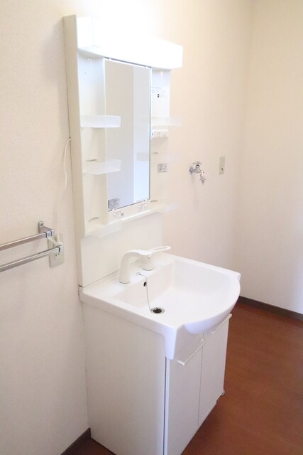 物件内観写真15　(独立洗面台)