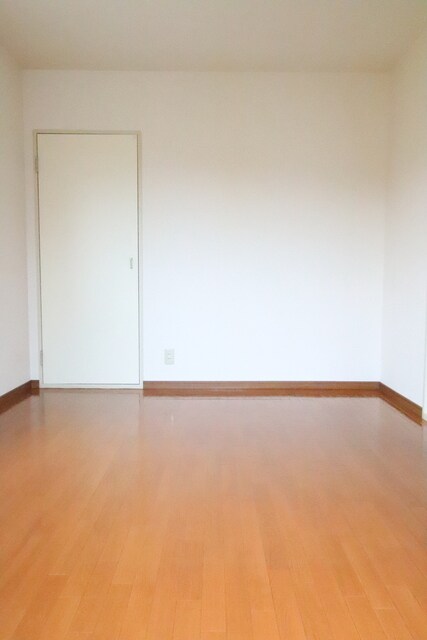 物件内観写真19　(5.8帖の洋室)