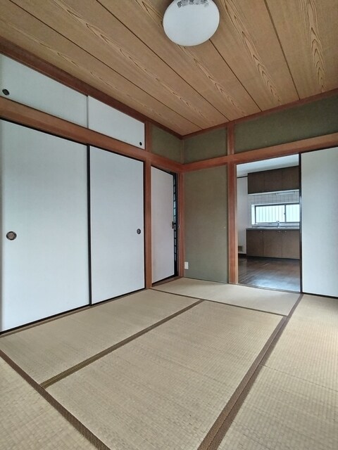 物件内観写真10　(6畳の和室です♪)