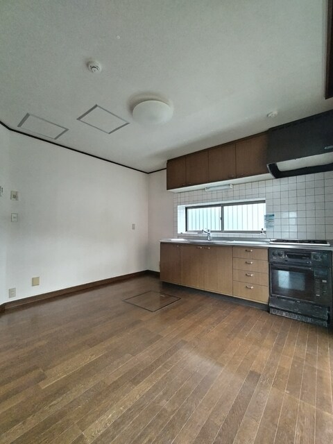 物件内観写真19　(8帖のDKです♪)