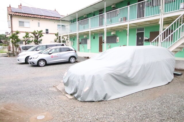 物件外観写真6　(敷地内駐車場)