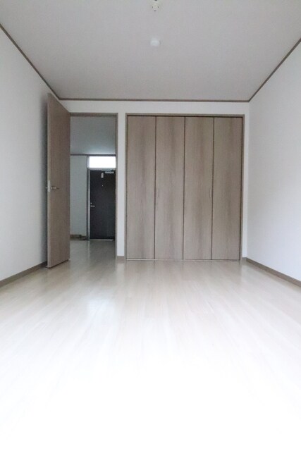 物件内観写真10　(6帖の洋室)