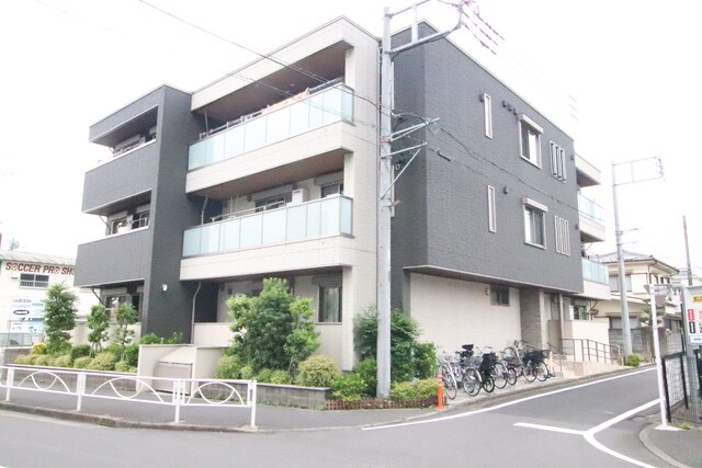 物件外観写真1　(外観♪（オートロック完備・内階段仕様）)