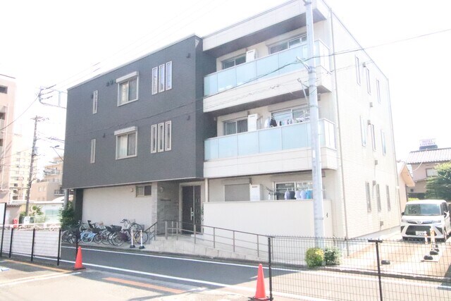 物件外観写真2　(外観♪（オートロック完備・内階段仕様）)